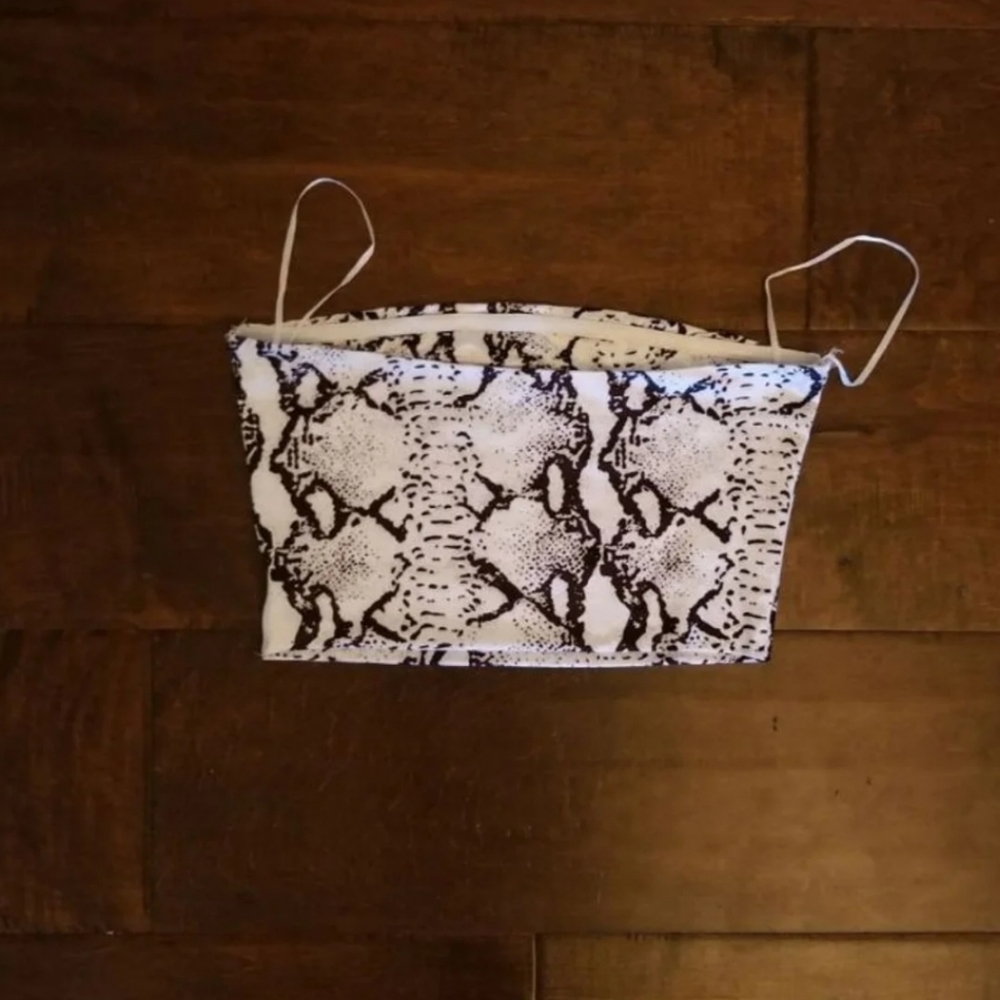 White Fox Boutique snakeskin crop S